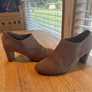 Aerosoles Women's Heelrest Ankle Boot Tan Brown Bootie Excellent! Size 8